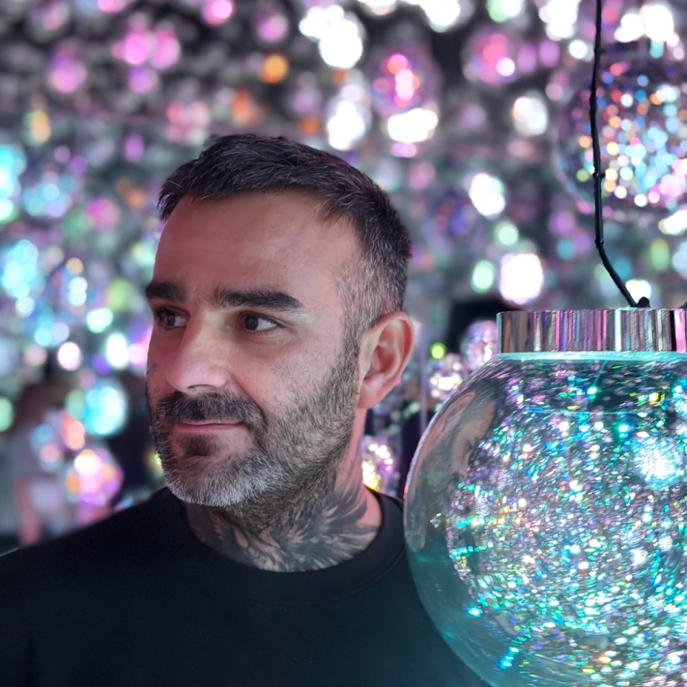 Portrait of Julien Jimenez, founder of QuoteSnapr